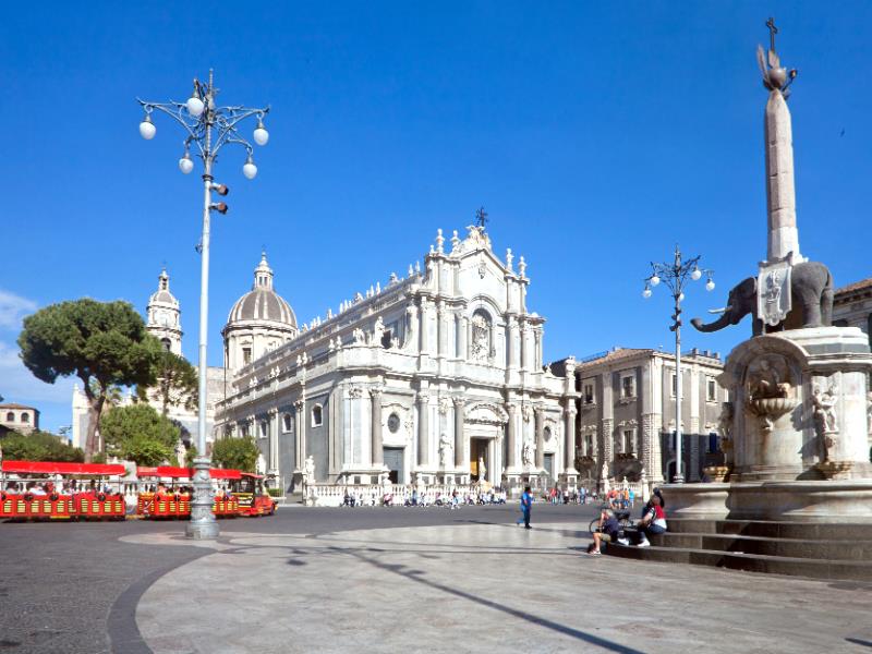 카타니아 두오모 광장