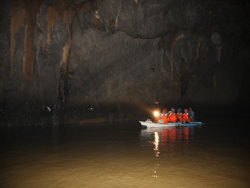 언더그라운드 리버