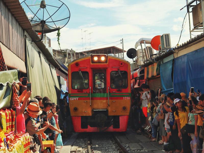 매끌렁 기찻길 시장 Maeklong Railway Market
