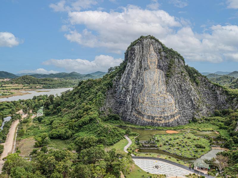 황금절벽사원