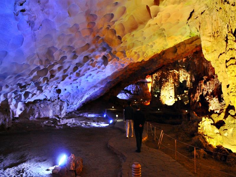 하롱베이 석회동굴