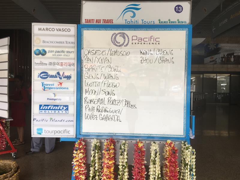 타히티공항사인 