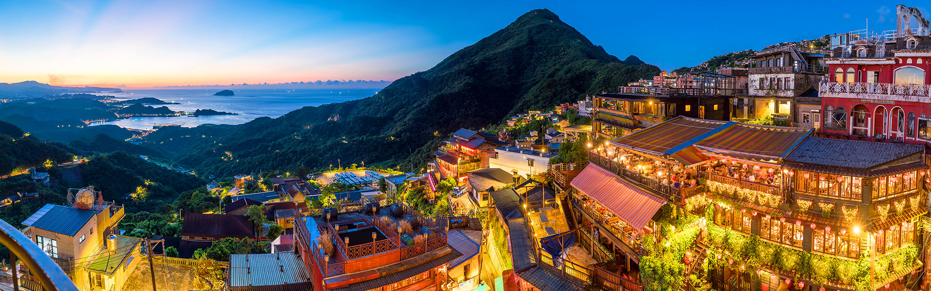 지우펀 불빛 아래