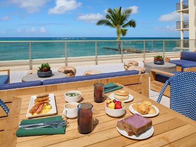 outrigger reef waikiki beach resort voyager47-28