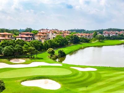 에메랄드 C.C 메인