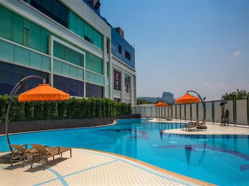 브로드웨이 수영장