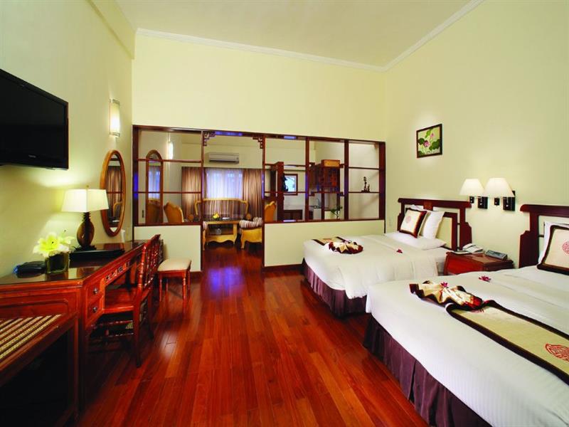 REX HOTEL